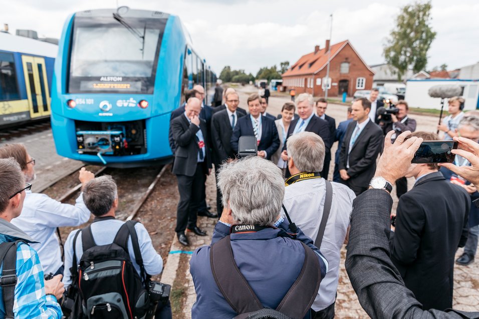 Verdenspremiere: Alstoms hydrogentog settes inn i passasjertrafikk