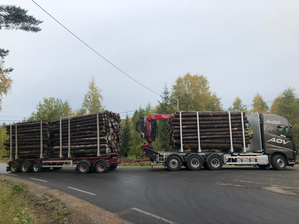 Tester tømmervogntog på 74 tonn