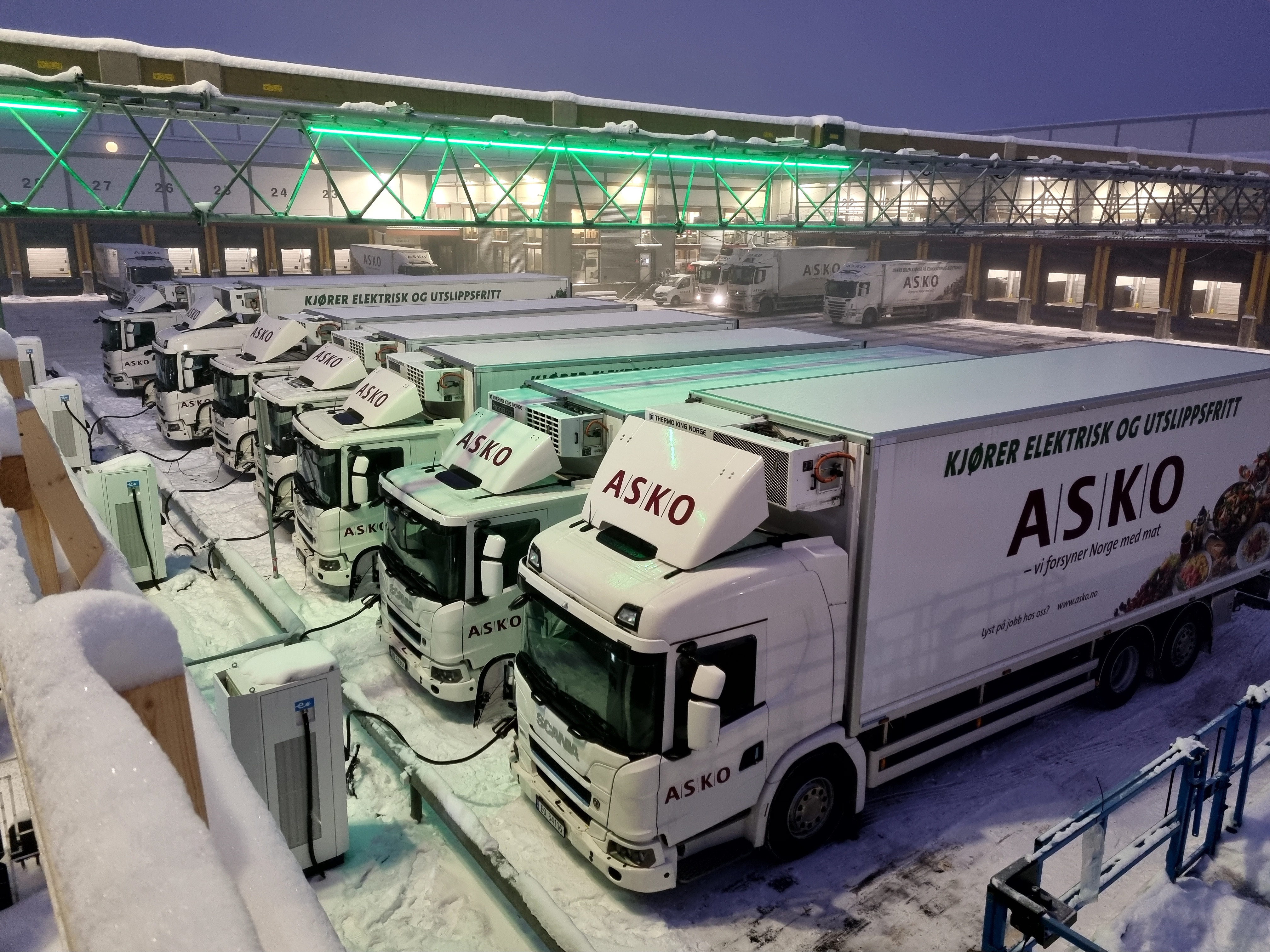 ABB E-mobility leverer ladeinfrastrutur for elektriske lastebiler til ASKOs hovedlager i Vestby